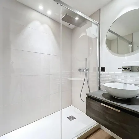 3p Between Croisette Beaches And Antibes Street Apartment *