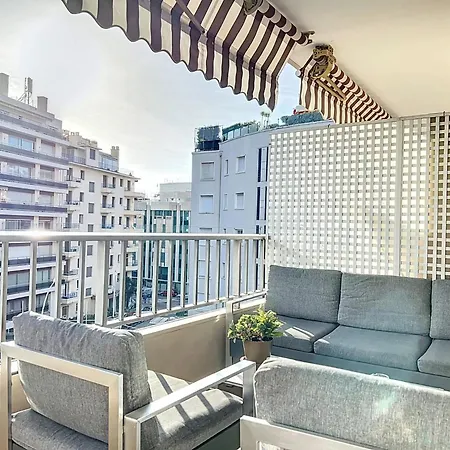 3p Between Croisette Beaches And Antibes Street *