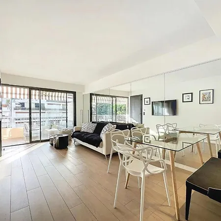 3p Between Croisette Beaches And Antibes Street Apartment Cannes